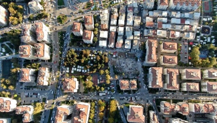 İzmir’de depremde ağır hasar alan binaların yıkımı tamamlandı
