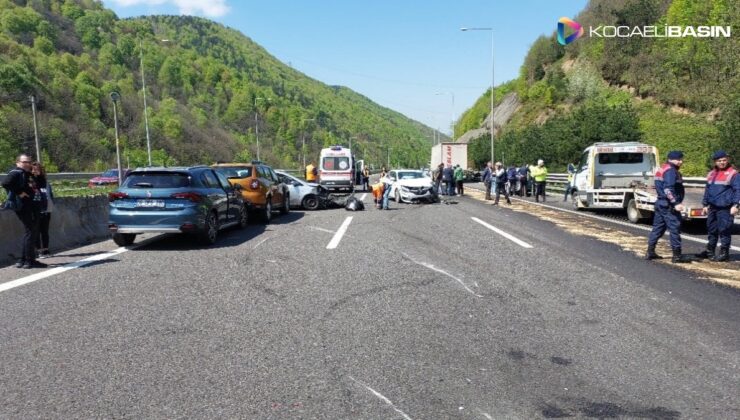 4 araç birbirine girdi, otoyol trafiğe kapandı