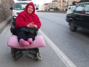 Akülü tekerlekli sandalyesiyle yolda kalan kadının sözleri yürek dağladı: "Engelliyim diye kimse istemiyor beni"