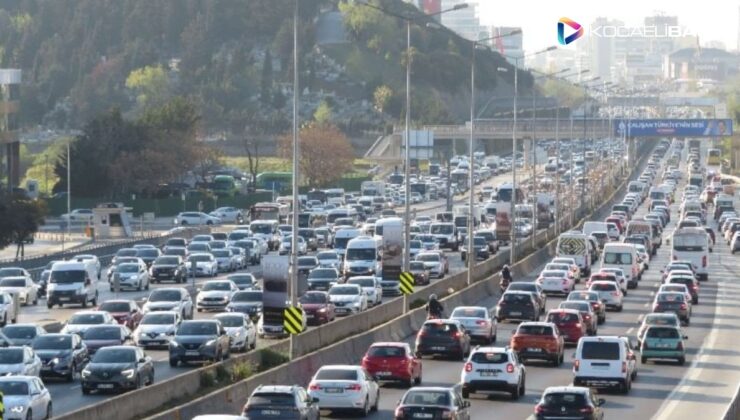 Bayram tatili bitti, İstanbul’da trafik yoğunluğu başladı