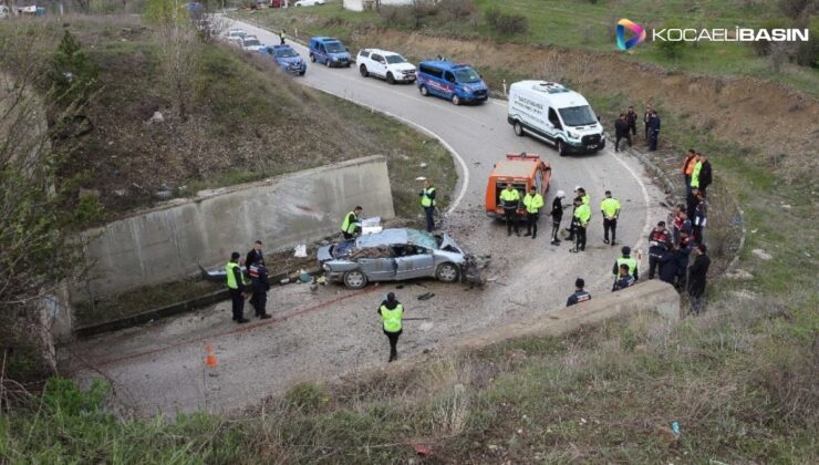 Çankırı’da otomobil alt geçide devrildi: 1’i çocuk 3 ölü