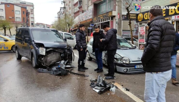 Hafif ticari araç ile otomobil çarpıştı: 1 yaralı