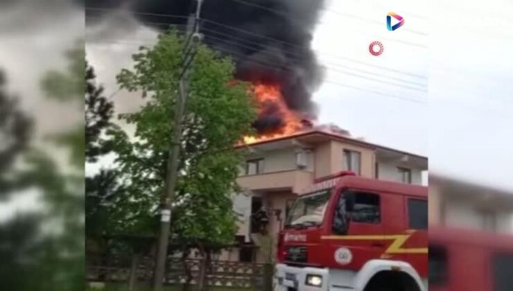 İki katlı apartmanın çatısı alev alev yandı