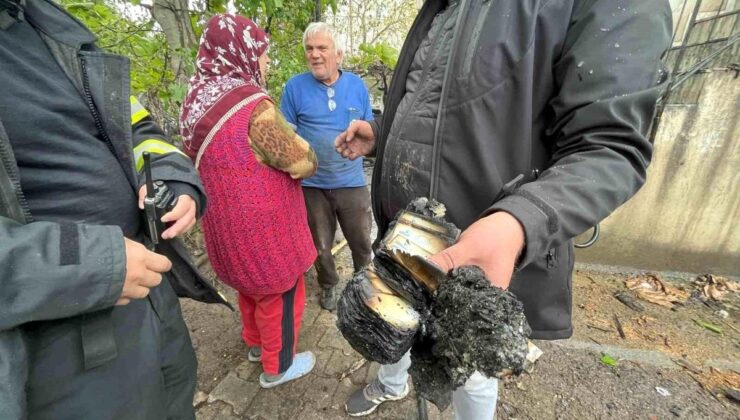 İki katlı binanın çatısı alev alev yandı: 30 bin TL’lik birikimi kül oldu