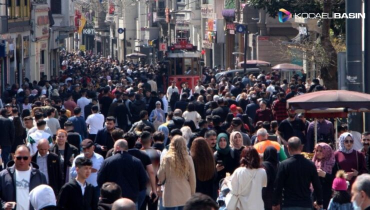 İstiklal Caddesi’nde bayram yoğunluğu