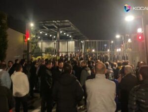 İYİ Partililer A Haber önünde Onur Erim’i protesto etti