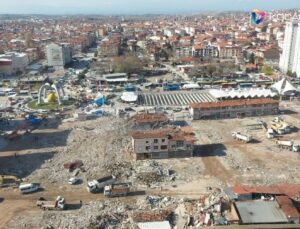 Malatya’da enkaz kaldırılınca yeni meydanlar oluştu