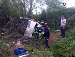 TEM’de servis minibüsü şarampole yuvarlandı: Çok sayıda yaralı var