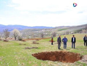 Yüzey kırıkları tarlaları parçalara böldü, obruklar oluştu