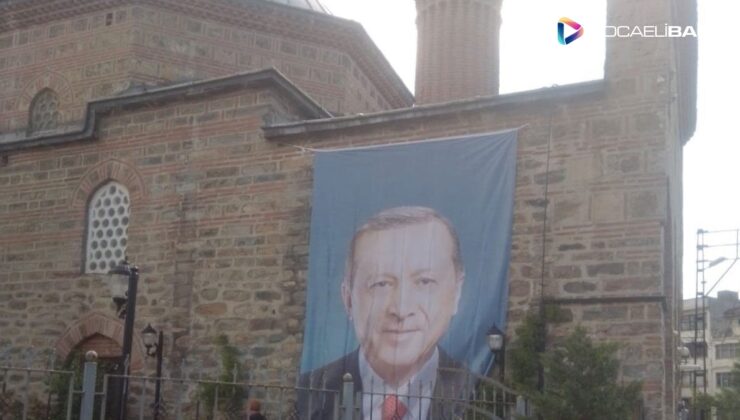 Camiye Erdoğan afişi astılar