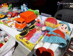 İzmit’te Kurulan Oyuncak Toplama Standı İle Depremzedelerin Çocukları Sevindirilecek