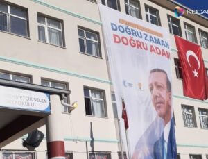 Van’da okula AKP logolu Erdoğan posteri asıldı