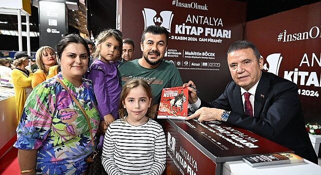 Başkan Muhittin Böcek okurlarıyla buluştu