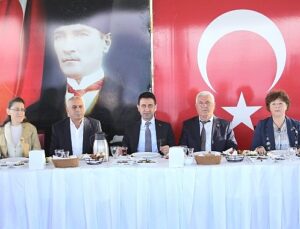 Başkan Önal, muhtarlarla buluştu: “Bayraklı için gece gündüz çalışıyoruz”