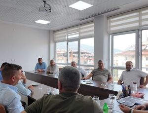 Başkan Özel, Mermer Sektörü Temsilcileriyle bir araya geldi.