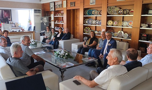 Başkan Topaloğlu’na okul arkadaşlarından ziyaret