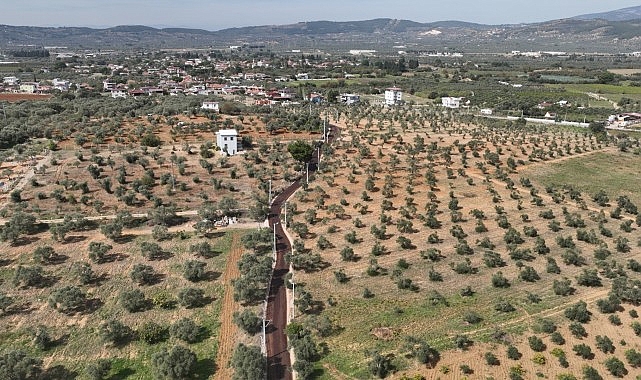 Büyükşehir’den çevre yerleşimlerde sathi kaplama atağı  14 ilçede 200 kilometrelik ova yolu düzenlendi