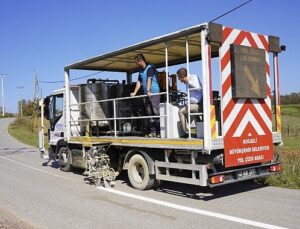 Büyükşehir’den İzmit’te 13 bin metre yol çizgisi