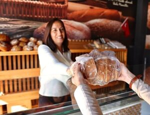 Çeşme Halk Ekmek Fırını yenilenen makine ağı ile günde 6 bin ekmek üretiyor