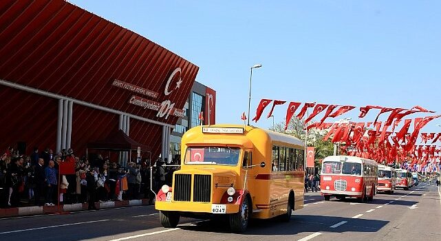 Cumhuriyetin 100. Yılına Tanık İETT Otobüslerinden Nostaljik Geçit