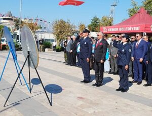 Cumhuriyet’in 101. yılı dolayısıyla Kemer’de tören düzenlendi.