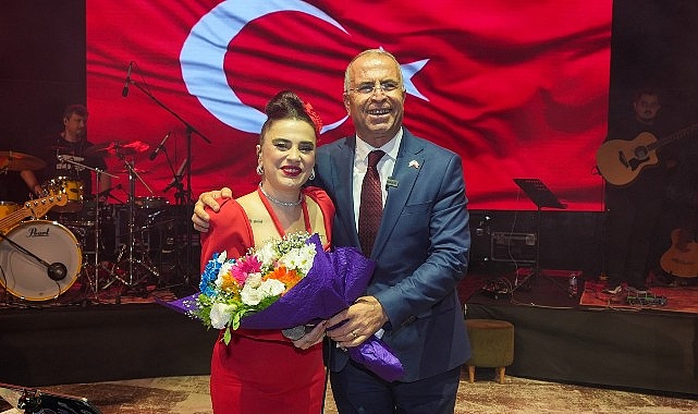 Gaziemir’de Cumhuriyet coşkusu Ceylan Ertem ile yaşandı