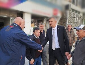 Gölcük Belediye Başkanı Ali Yıldırım Sezer, vatandaşlar ve esnafla bir araya gelerek ilçede devam eden çalışmalar hakkında bilgiler verdi.