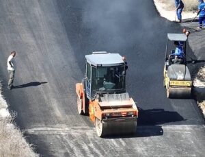 İZBETON ekipleri Bozdağ Kayak Merkezi’nin yolunu yeniledi