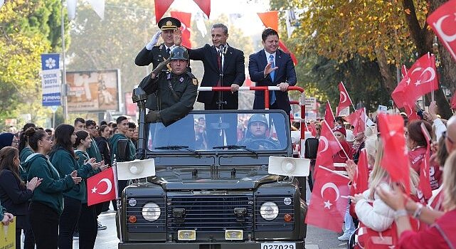 Kadıköy’de Büyük Cumhuriyet Yürüyüşü Öncesi Renkli Görüntüler