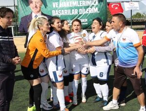 Kadınlar futbol oynarsa dünya yerinden oynar