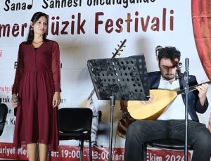 Kemer’de, Kemer Belediyesi’nin destekleriyle 3. Kemer Müzik Festivali düzenlendi.