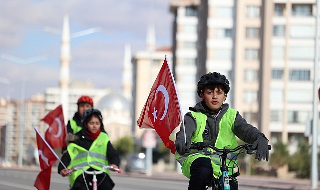 Konya Büyükşehir’in “Güvenli Okul Yolları Projesi”nde 29 Ekim Coşkusu