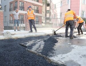 Mahalleliler talep ediyor, Bakırköy Belediyesi yapıyor.