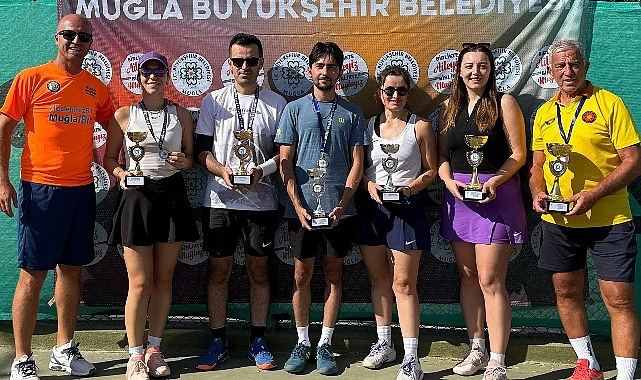 Muğla Büyükşehir Belediyesi 6. Geleneksel Cumhuriyet Kupası Karma Tenis Turnuvası Dalaman’da Yapıldı