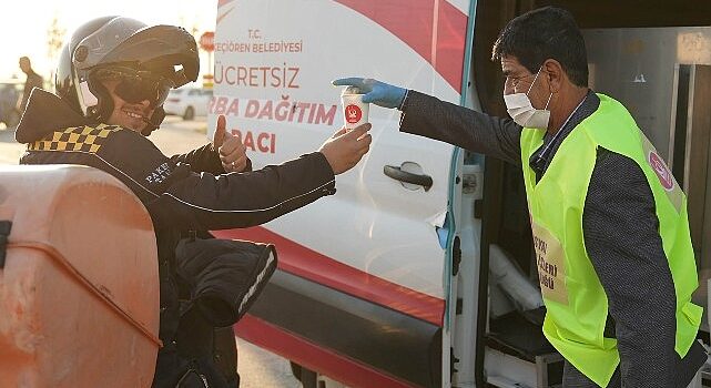 Öğrencilere ve İşe Gidenlere Sıcak Çorba