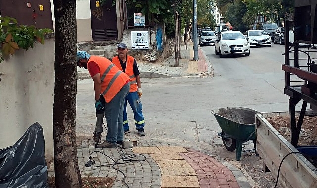 Osmangazi Belediyesi, Kükürtlü Caddesi’ndeki yıpranan trafik levhaları ve uyarı işaretlerini yeniledi.