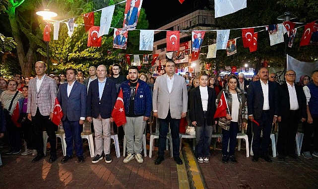 Seferihisar Belediyesi, 29 Ekim Cumhuriyet Bayramı’nın 101. yılına özel konser ve fener alayı gerçekleştirdi.