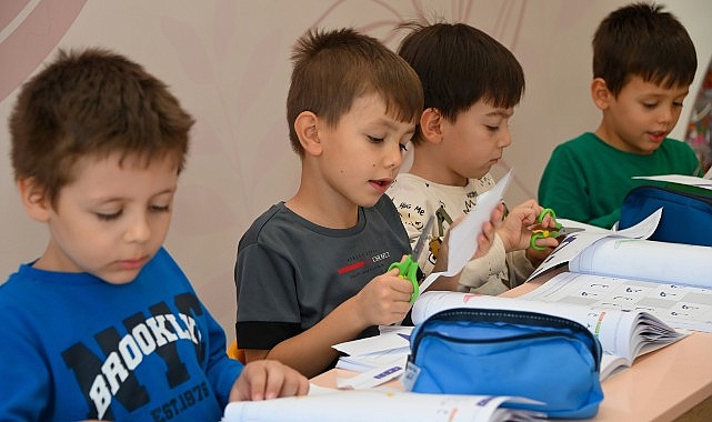 Selçuklu Belediyesi, Selçuklu Sanat, Eğitim, Teknoloji ve Atölye Programları (SETAP) kapsamında faaliyetlerini sürdüren Hatice Hatun Çocuk Mektebi’nde yeni dönem eğitimleri devam ediyor