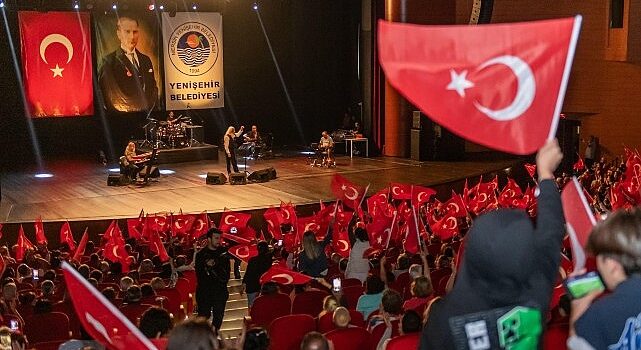 Yenişehir Belediyesi Cumhuriyet Bayramı’nda Suavi’yi Mersinlilerle buluşturdu