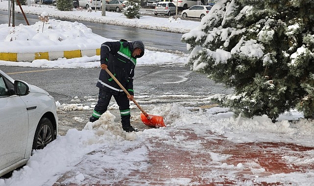 Başkan Arı “Nevşehir’de Kar Mesaimiz Aralıksız Sürüyor”