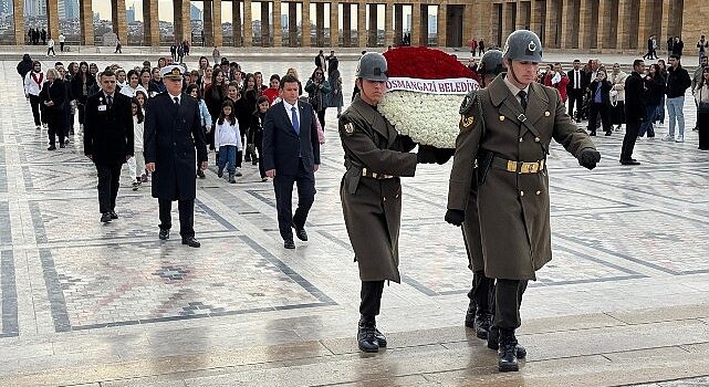 Başkan Aydın, Osmangazili çocuklar ile Ata’nın huzurunda