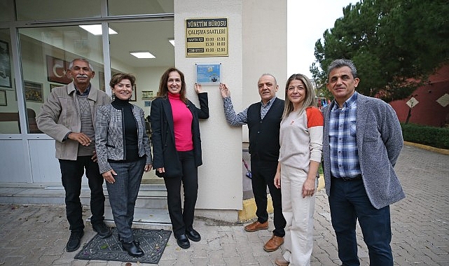 Başkan Ünsal’dan 9 öğrenci okutan siteye teşekkür plaketi