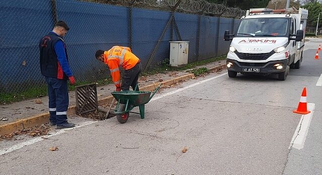 Büyükşehir’den mazgal ve menfez temizliği