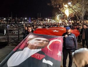 Çanakkale’de Atatürk Sevdalıları, Ata’ya Saygı İçin Yürüdü