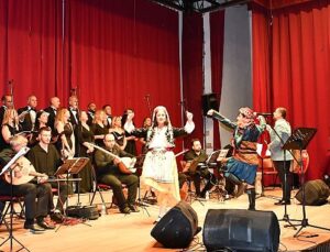 Çeşme Belediyesi Türk Halk Müziği Korosu Fethiye’de büyüledi