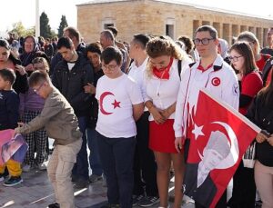 Cumhuriyetin 100 + 1’nci yılda ATA’nın huzurunda