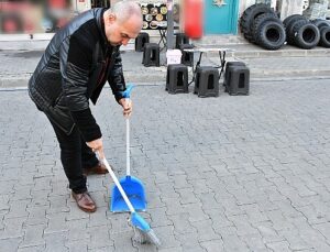 ‘İzmarit savaşçısı’ esnaf duyarlılığıyla örnek oluyor