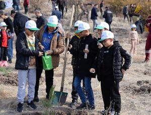 Kahramankazan’da Milli Ağaçlandırma Günü kapsamında fidan dikme etkinliği gerçekleştirildi.