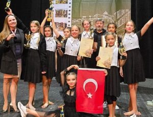 Kemer’in dansçılarından büyük başarı