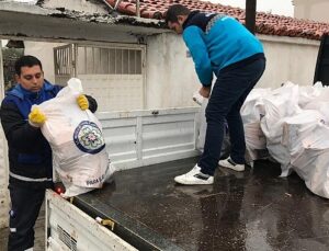 Muğla Büyükşehir Belediyesi Mezarlıkları Temizliyor, Odunlar İhtiyaç Sahiplerine Yakacak Oluyor